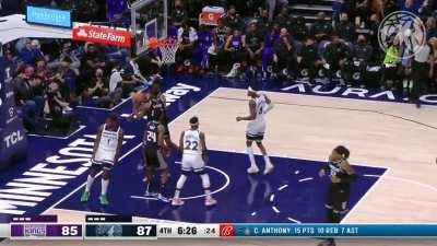 [Highlight] Anthony Edwards shows off the handle and puts Metu on SKATES for the easy finish