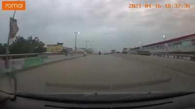 Idiot on bike... wait for it.