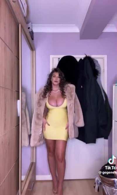 @gegenewtt Big boobs lovely dresses