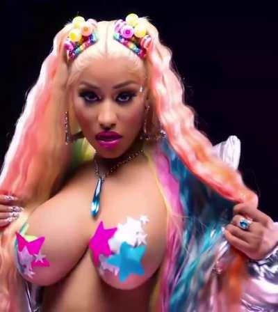 Nicki minaj bouncing her juicy tits