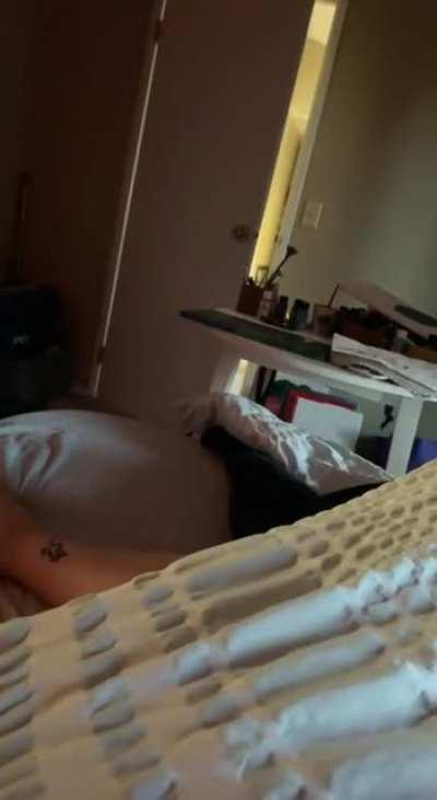 Come lay in bed with me 😏