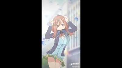 miku doing caramelldansen. ive found it, heaven.