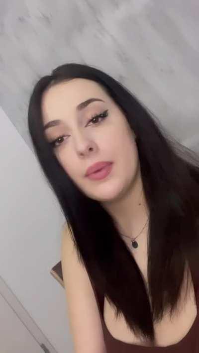 Just showing you that mommy is real! Some bad guys are saying it's a fake account and things like that but it's all fake news! I am happy to be here with you🥰