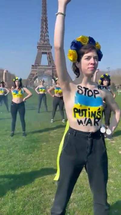 Feminists Against WAR!!