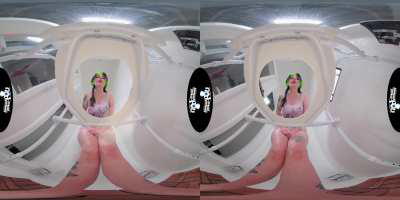 Alt Girl Caught Off Guard by Human Toilet - Toilet VR Cam