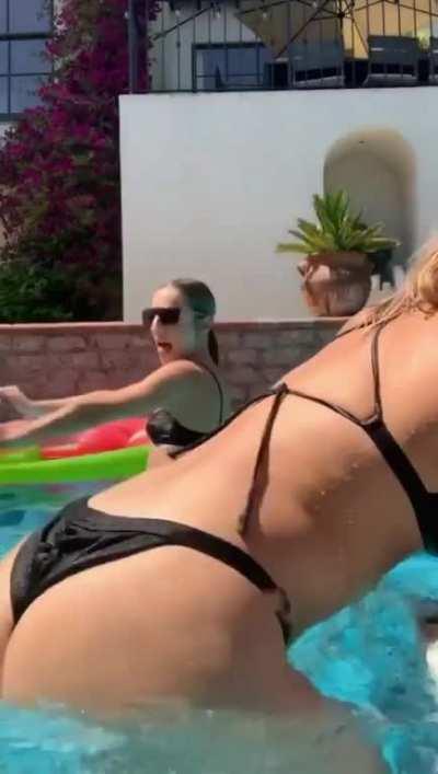 Twerking in slow motion