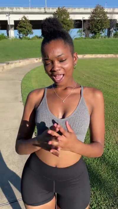 Ciara(@cloudyxkinks)