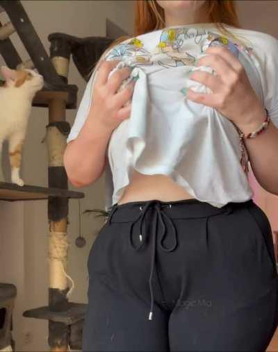 men always get overwhelmed when they take my t-shirt off :)