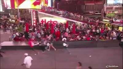 Panic on Times Square as people mistake motorcycle backfire for gunfire (2019)