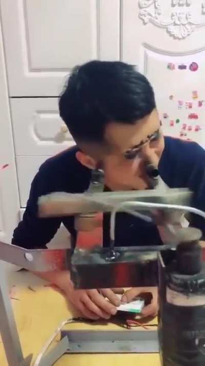 Very human Automatic Makeup Machine