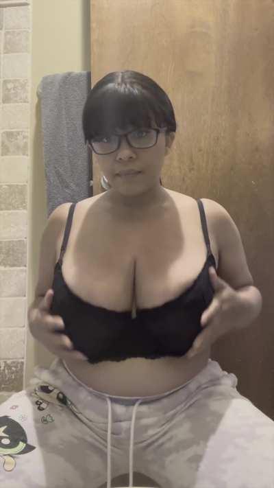 I show you my big saggy tits then I shit in the toilet