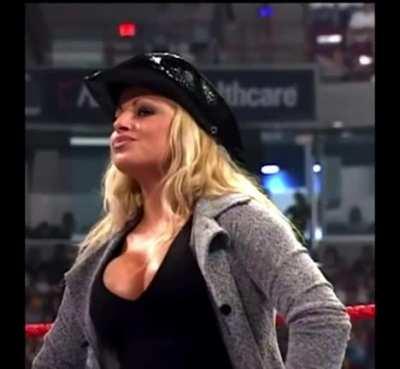 Trish Stratus-Raw 08/17/00