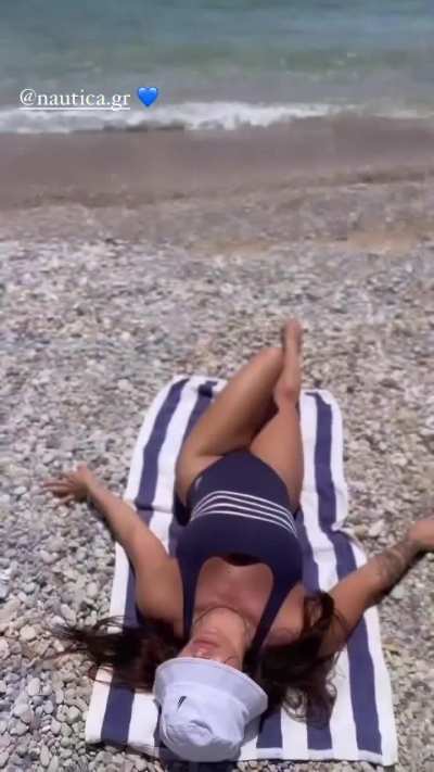 Nicole Eleftheriadou hitting on you at a beach 