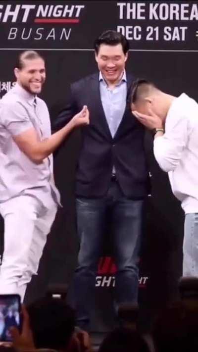 Let’s use this sign more🫰