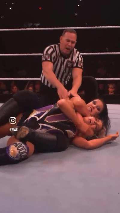 Poor Maxxine caught and choked out in the Kirifuda Clutch