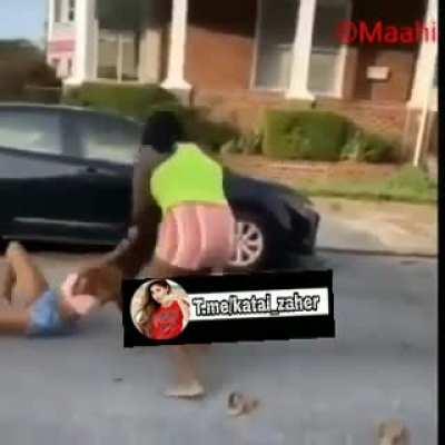 2meirl4meirl playing wheel barrow with friends