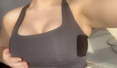 The sun makes me horny! Enjoy my titty drop 😏🧡