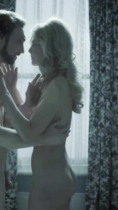 Rosamund Pike in WOMEN IN LOVE (2011)