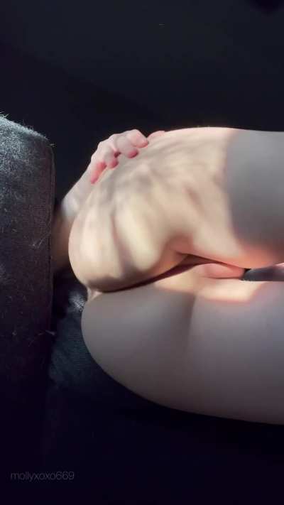 Spreading my tight innie