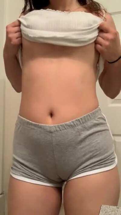 65% off sale!💕Only 3.50 to watch my 19yo tits and ass bounce just for you💕solo, b/g, squirting & more💕daily posts and videos💕I’m very interactive so don’t be shy💗