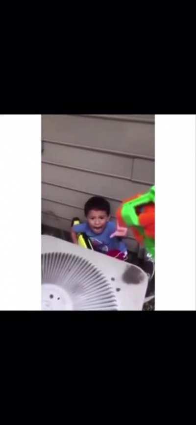 Bloodhounds POV after scanning me hiding inside a building after being the last alive in my squad just trying to make it to top 10 in a ranked game.