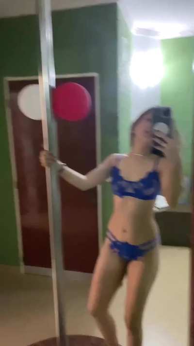 [Selling] come and get some fun darling, im available for [sext] [cam] [vid] [pic] [gfe] [rate]