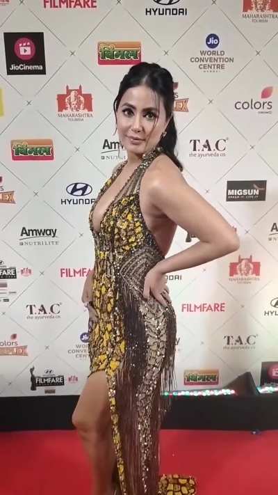 Hina flexing her assets