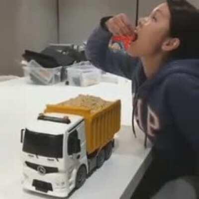 Uzaktan kumandalı tır