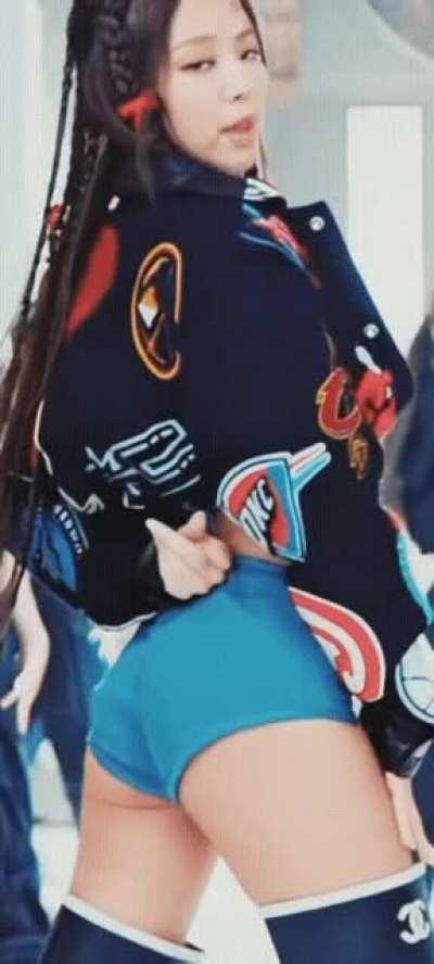 Who did this better, Jisoo or Jennie?