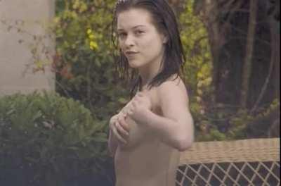 Sophie Cookson teases her topless body