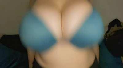 Do you want a gf with big juicy titties?