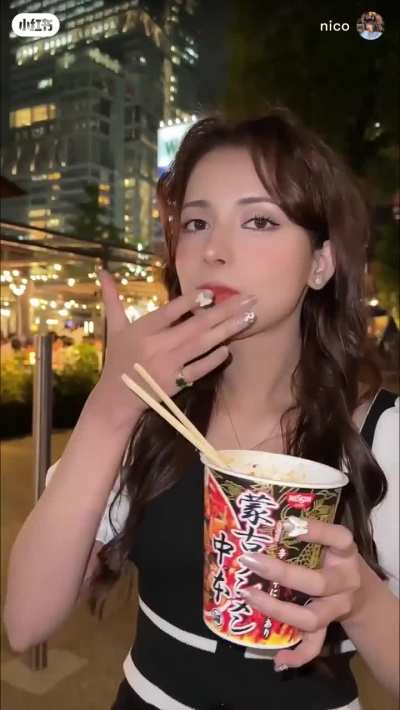 Bharat girl living in Nihon speaking Zhongguoese, this is peak Asia irl