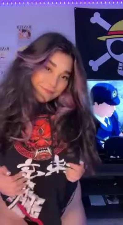 Latina with natural boobs and a big smile