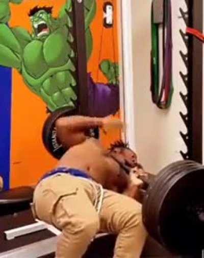 Attempting to max 405 pounds alone with clips on