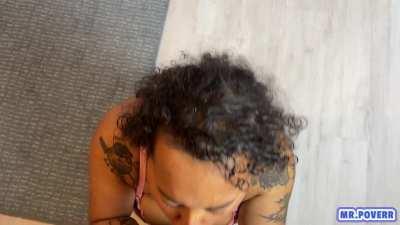 She Knows How To Make Me Happy