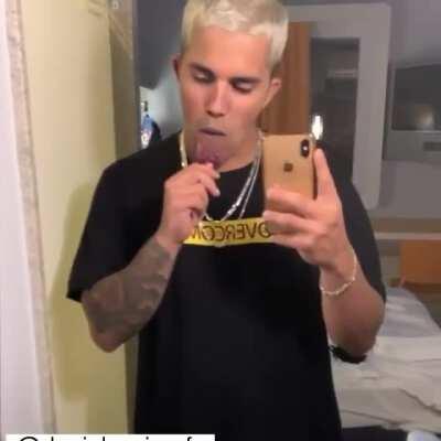 Ademir gravando video