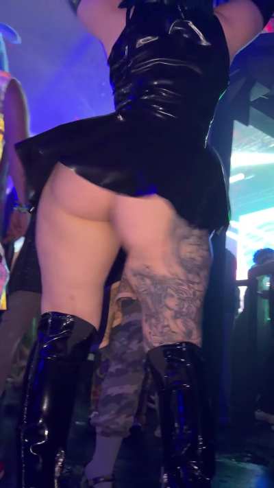 I hope you’re okay with this view all night shaking my ass in latex