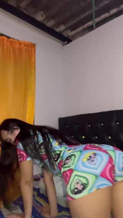 Borned in 2005, never tried anal before, any volunteers?