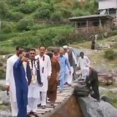 Eendia waalo, Paxtaan se ik paighaam aaya he. 