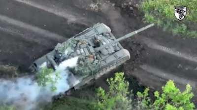 The Ukrainian 93rd brigade hunting down a Russian tank with a javelin (music from source)