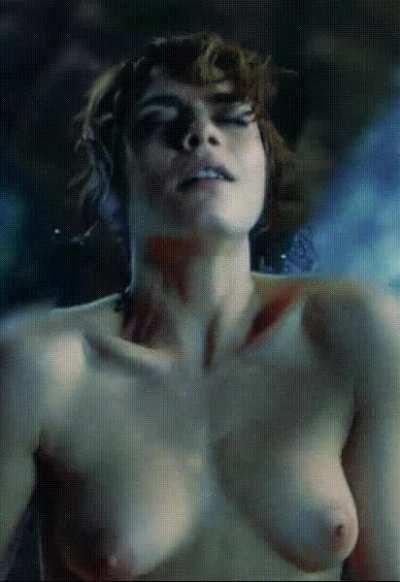 Cara Delevingne would ride you until you are completly dry, only caring about her own pleasure