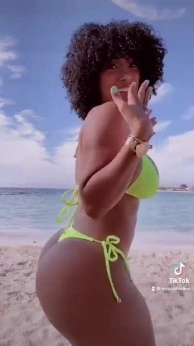 Her New Tiktok and instagram 👇🏼 (@mzsophielive)