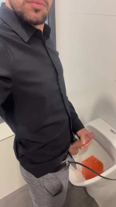 Wanna suck me in public? Lunch break - I am full of cum and ready 🍆💦