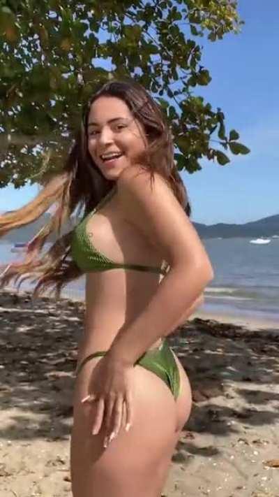 Nathalia Valente (@nathaliavalente)