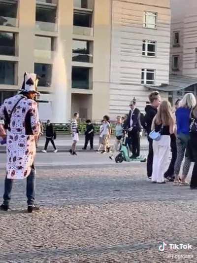 I don't know what's happening but ok...