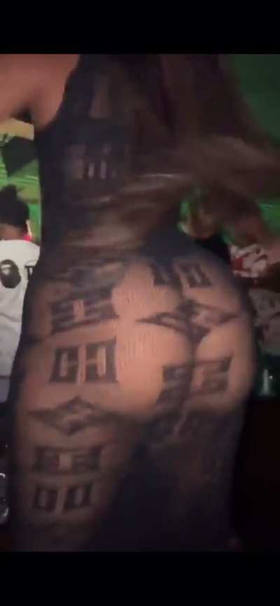 Ass takes up the whole screen