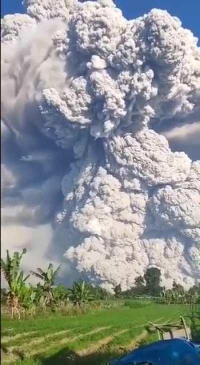 🔥This volcanic eruption in Indonesia