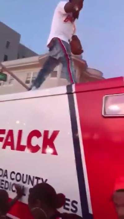 What is going on here….yikes 💀