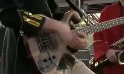 Les Claypool bass solo (Bonnaroo 2002)