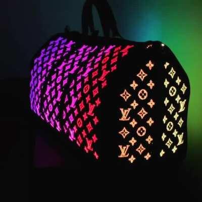 Retail video: LOUIS VUITTON light up keepall - €18,500